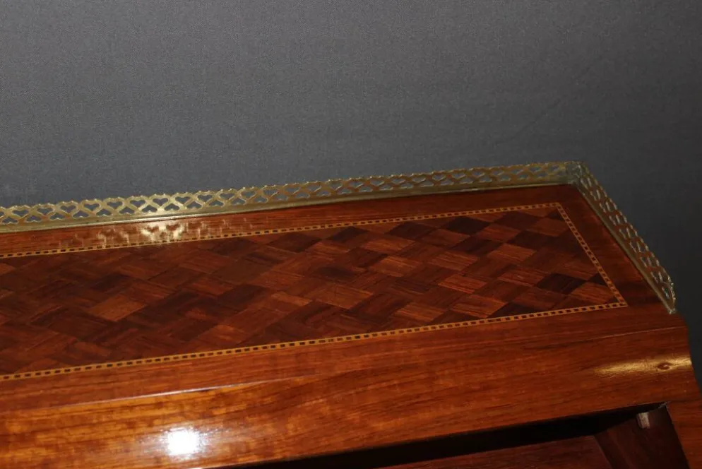 Bureau à cylindre en marqueterie de style Louis XVI