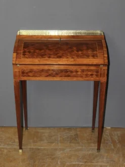 Bureau à cylindre en marqueterie de style Louis XVI