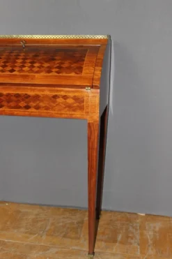 Bureau à cylindre en marqueterie de style Louis XVI