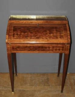 Bureau à cylindre en marqueterie de style Louis XVI