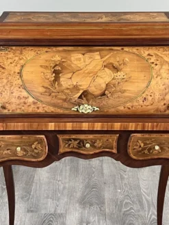 Bureau à cylindre en marqueterie de style Louis XV, XIXe siècle
