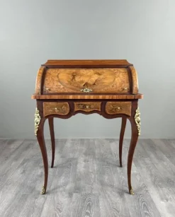 Bureau à cylindre en marqueterie de style Louis XV, XIXe siècle