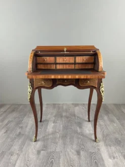 Bureau à cylindre en marqueterie de style Louis XV, XIXe siècle