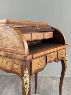 Bureau à cylindre en marqueterie de style Louis XV, XIXe siècle