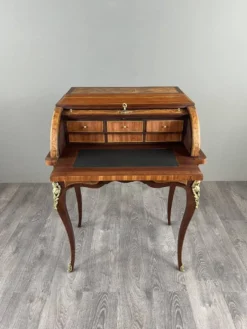 Bureau à cylindre en marqueterie de style Louis XV, XIXe siècle