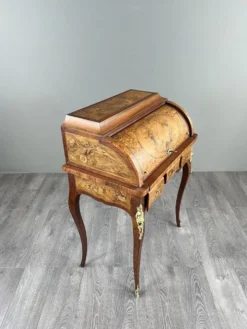 Bureau à cylindre en marqueterie de style Louis XV, XIXe siècle