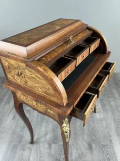 Bureau à cylindre en marqueterie de style Louis XV, XIXe siècle