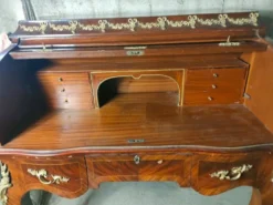 Bureau à cylindre Louis XV marqueterie bronze