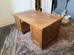 Bureau d'administration en chêne