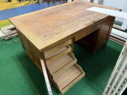 Bureau d'administration en chêne