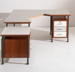 Bureau d'angle en métal peint, bois, formica et laiton par Sergio Coradeschi, années 1950.