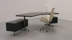 Bureau d'angle exécutif 'T96' d'Osvaldo Borsani pour Tecno en bois laqué noir