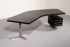 Bureau d'angle exécutif 'T96' d'Osvaldo Borsani pour Tecno en bois laqué noir