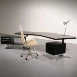 Bureau d'angle exécutif 'T96' d'Osvaldo Borsani pour Tecno en bois laqué noir