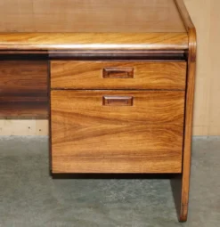 Bureau d'angle gauche bois brésilien danois milieu du siècle