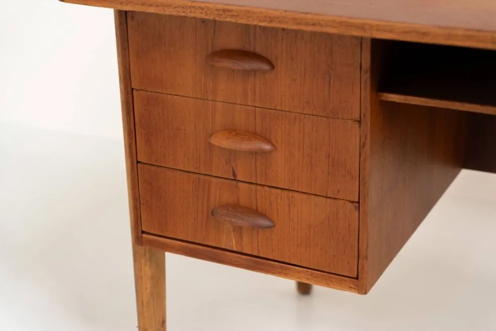 Bureau danois en teck, années 1960.