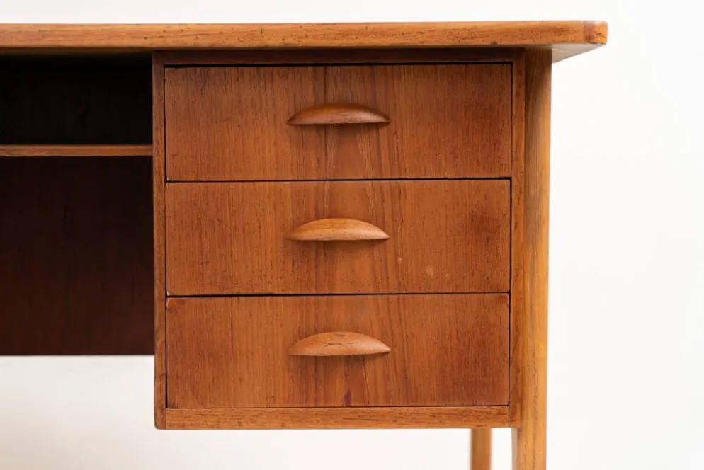 Bureau danois en teck, années 1960.