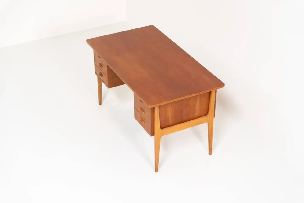 Bureau danois en teck, années 1960.