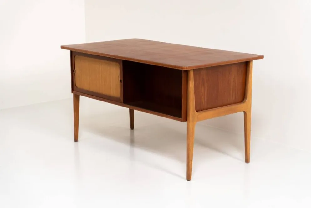 Bureau danois en teck, années 1960.