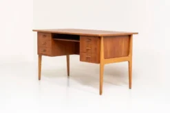 Bureau danois en teck, années 1960.