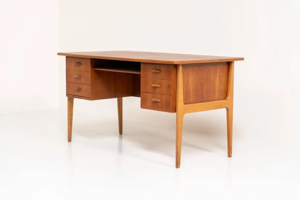 Bureau danois en teck, années 1960.