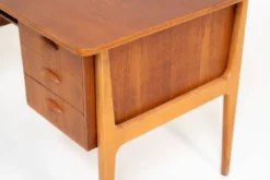 Bureau danois en teck, années 1960.