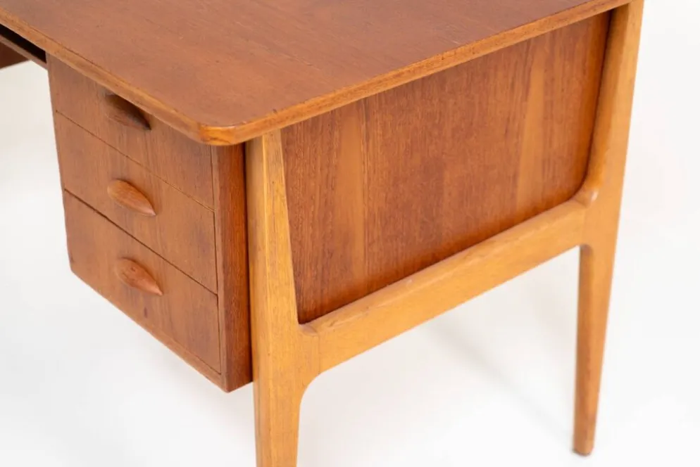 Bureau danois en teck, années 1960.