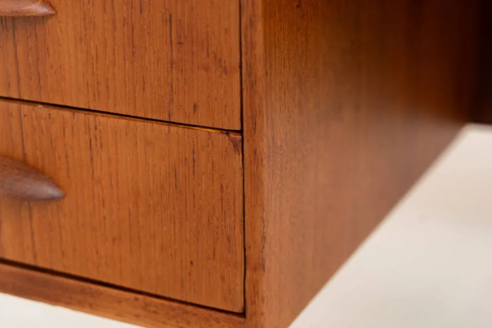 Bureau danois en teck, années 1960.