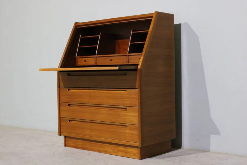 Bureau danois en teck par Torring