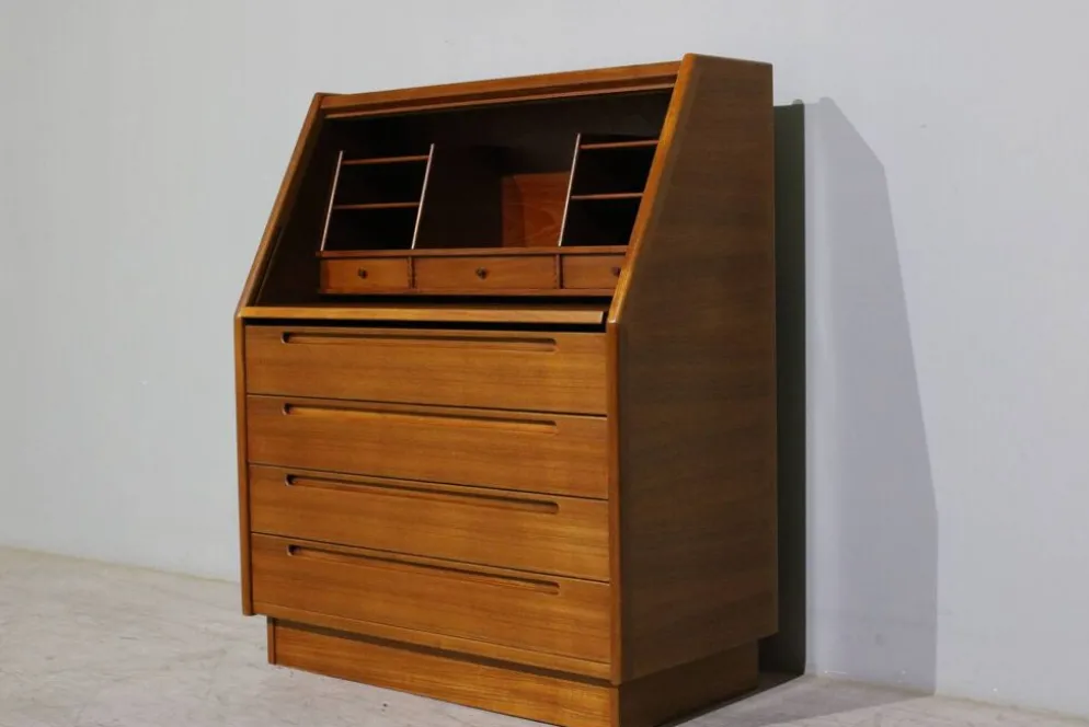 Bureau danois en teck par Torring