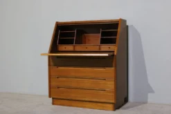 Bureau danois en teck par Torring