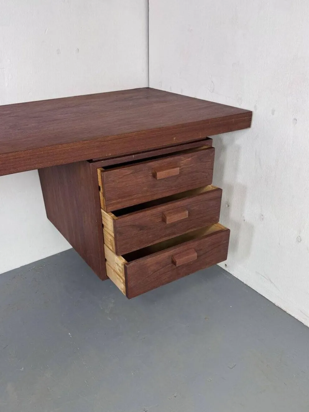 Bureau danois moderniste en teck, années 1950
