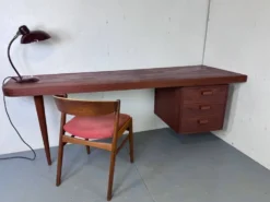 Bureau danois moderniste en teck, années 1950