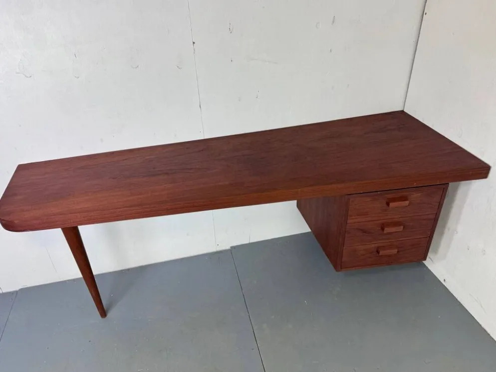 Bureau danois moderniste en teck, années 1950
