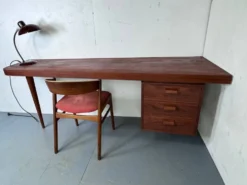 Bureau danois moderniste en teck, années 1950
