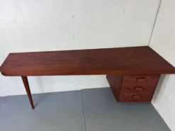 Bureau danois moderniste en teck, années 1950