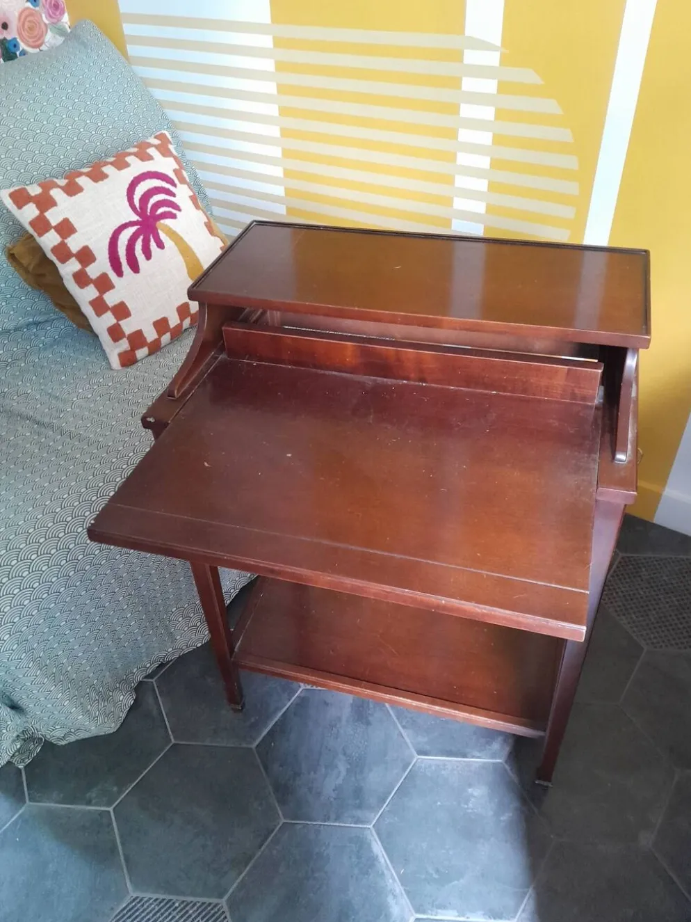Bureau d’appoint vintage en bois massif – Ateliers Berniolles (Réf. 386)