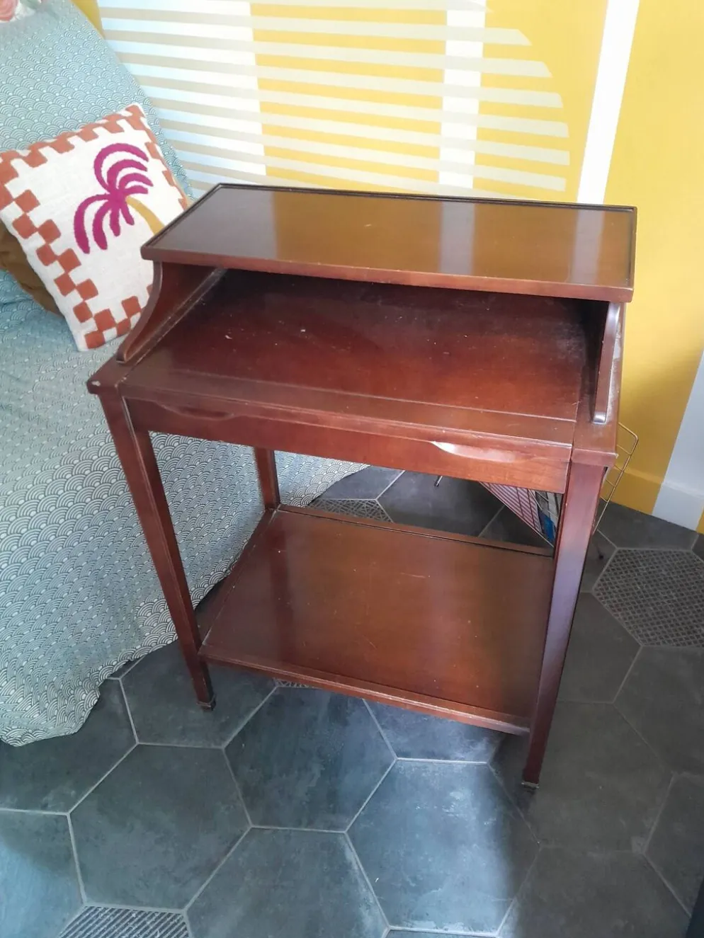 Bureau d’appoint vintage en bois massif – Ateliers Berniolles (Réf. 386)