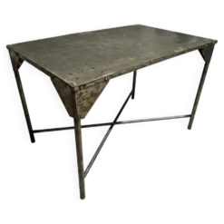 Bureau d’atelier vintage en métal patiné