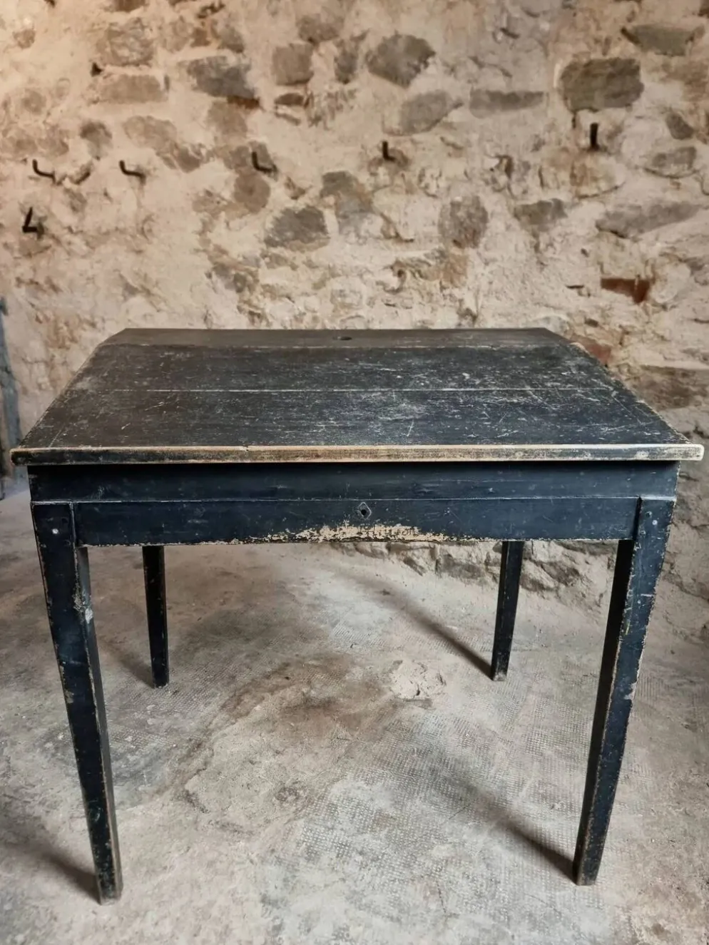 Bureau d'école français ancien, bureau d'écriture noir, bureau à abattant, vers 1900