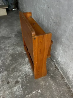 Bureau d’école pliant vintage en bois avec banc – années 1960