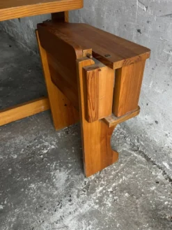 Bureau d’école pliant vintage en bois avec banc – années 1960