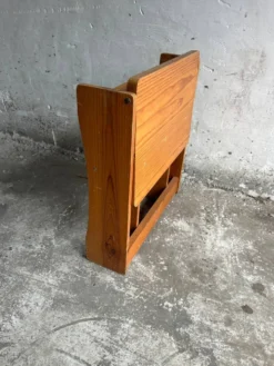 Bureau d’école pliant vintage en bois avec banc – années 1960