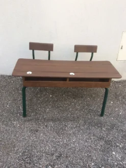 Bureau d'écolier ancien