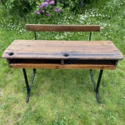 Bureau d’écolier ancien en bois et fonte
