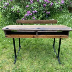 Bureau d’écolier ancien en bois et fonte