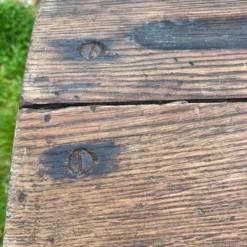 Bureau d’écolier ancien en bois et fonte
