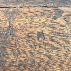 Bureau d’écolier ancien en bois et fonte