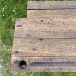 Bureau d’écolier ancien en bois et fonte