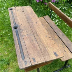 Bureau d’écolier ancien en bois et fonte